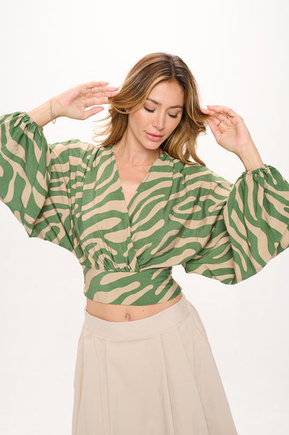 Print V neck Crop Top w Smock Detail