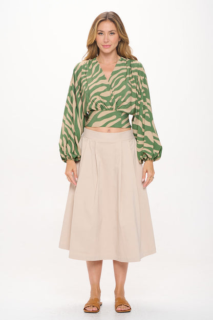 Print V neck Crop Top w Smock Detail